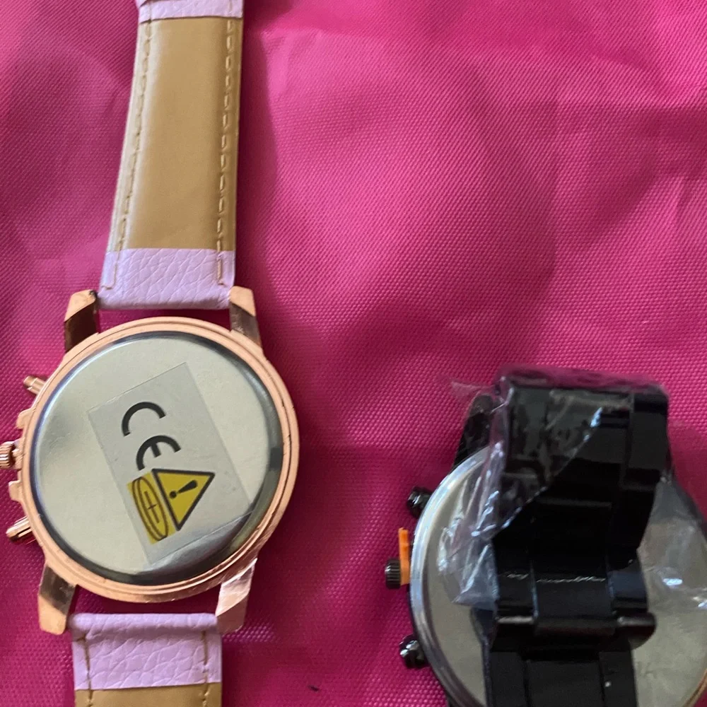 Set of Four Stylish Watches - Picture 12 of 13